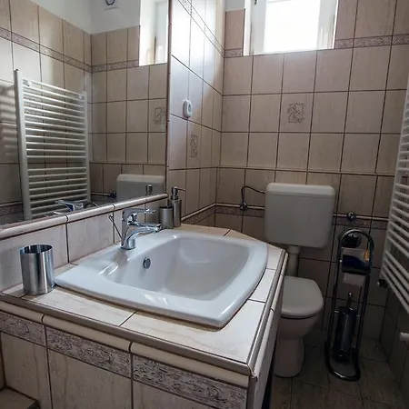 Holiday In 33744 度假居 *
